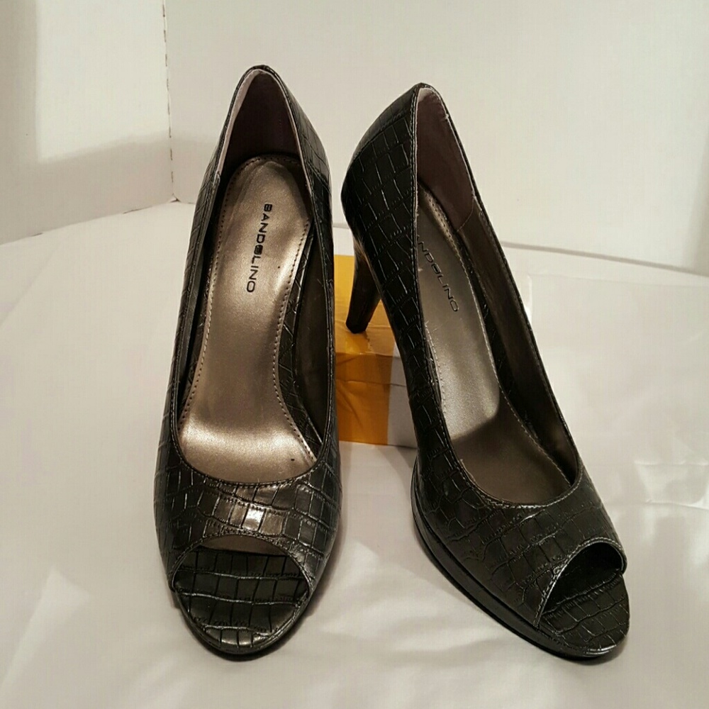⬇$52 Bandolino faux alligator 2inch peep toe pumps